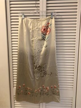 Dana Buchman Cream Pencil Skirt with Red Floral Detail